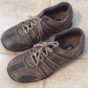 Skechers brown leather shoes Sz 9.5
